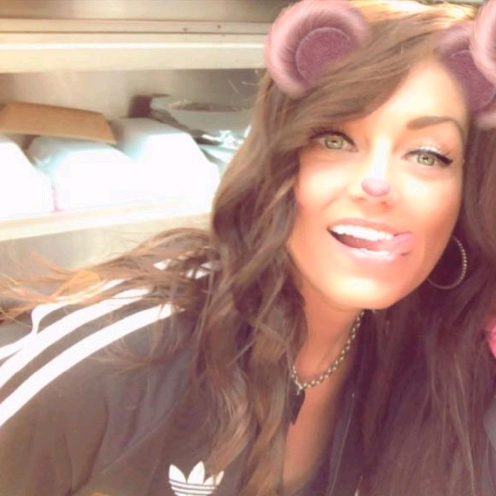 Meet your Posher, Connie